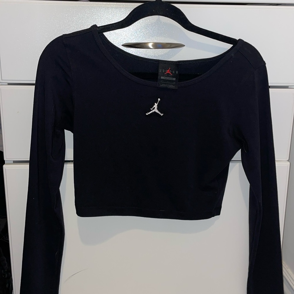 Jordan black, long sleeve cropped shirt